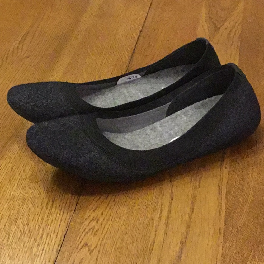 Woman’s allbirds wool Breezers dark charcoal. Size 7.5. Barely worn! Soft! - Picture 3 of 8